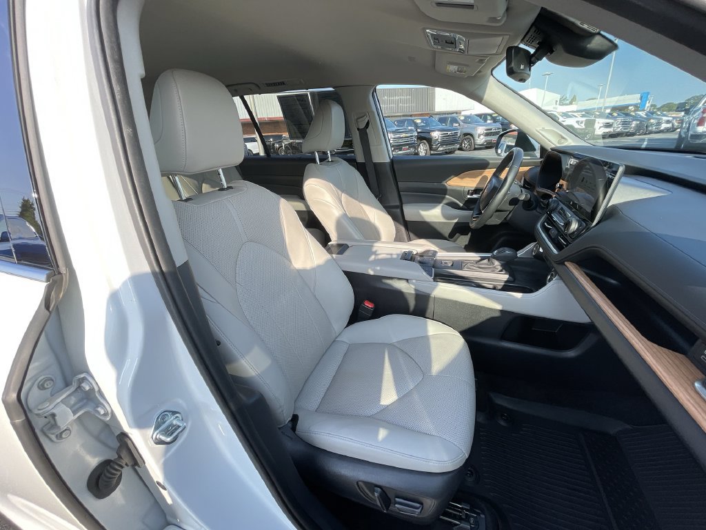 Used 2024 Toyota Grand Highlander AWD image 27