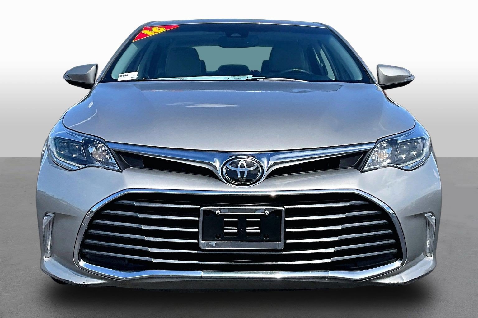 Used 2016 Toyota Avalon Limited w/ Toyota Safety Sense Package FWD image 3