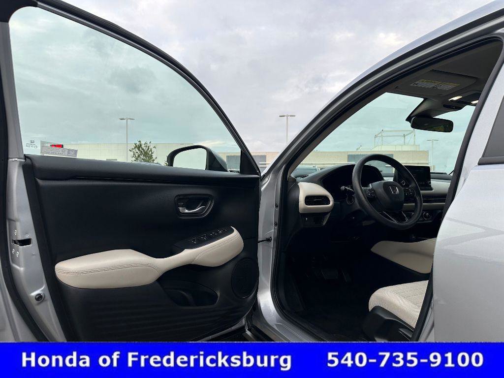 Used 2023 Honda HR-V LX image 26