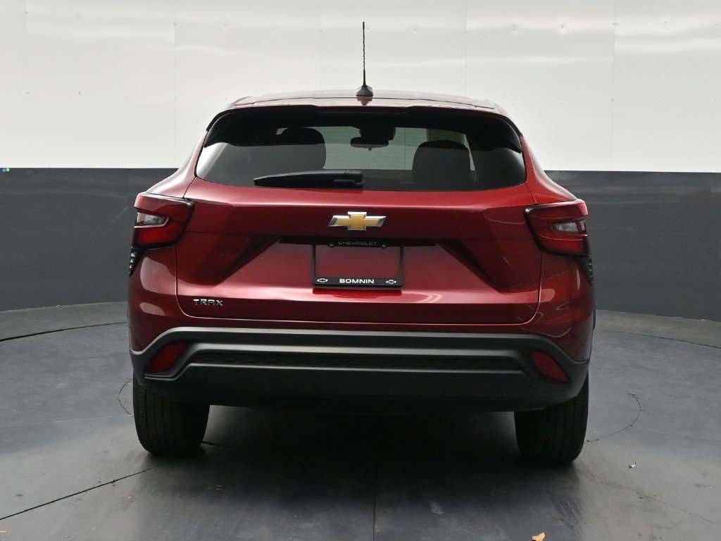 Used 2025 Chevrolet Trax LS FWD image 4