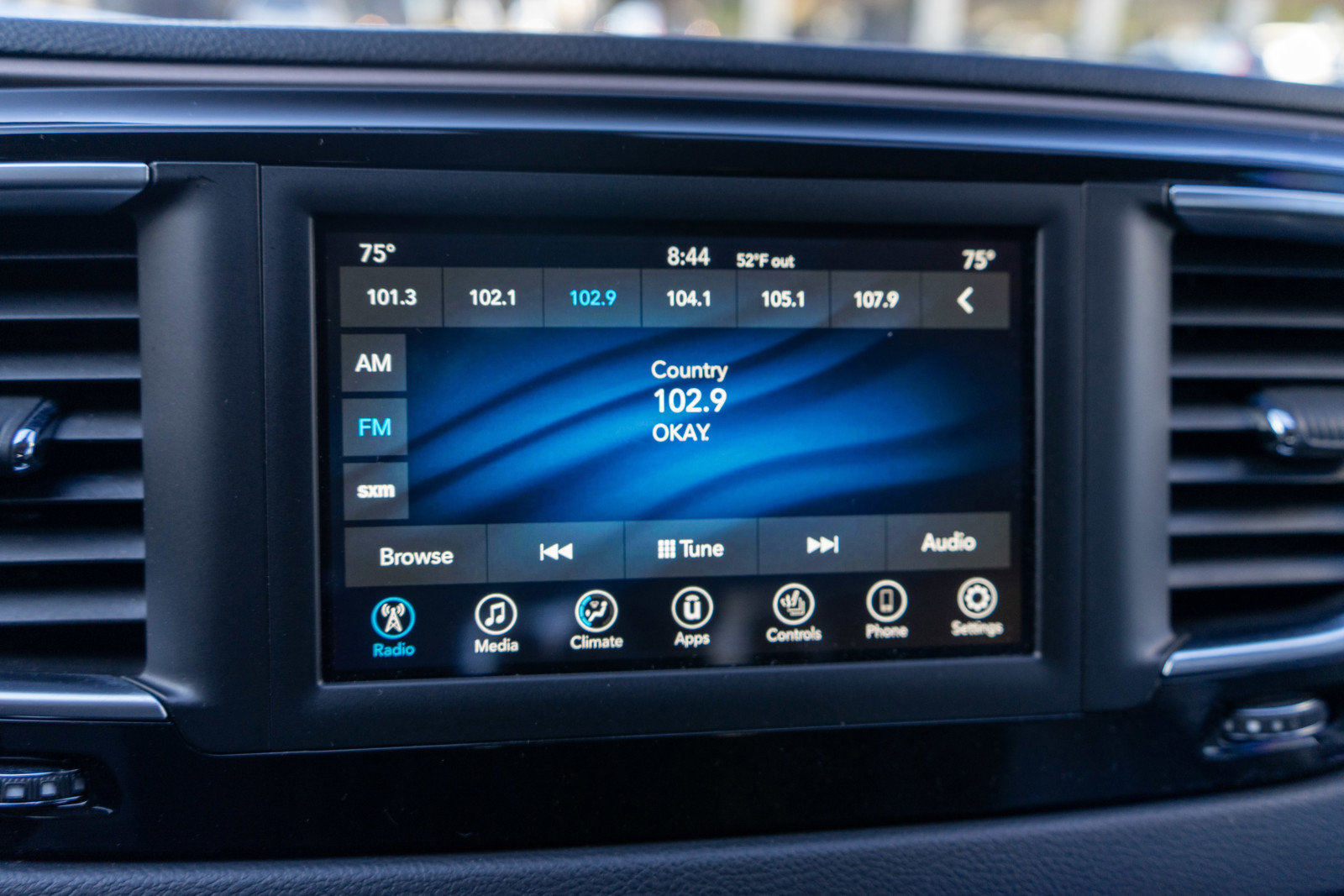 Used 2018 Chrysler Pacifica Touring-L FWD image 17