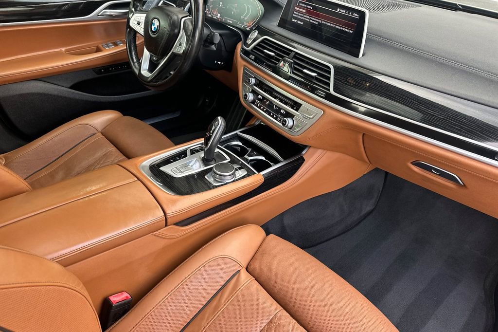 Used 2020 BMW 740i w/ Premium Package image 16