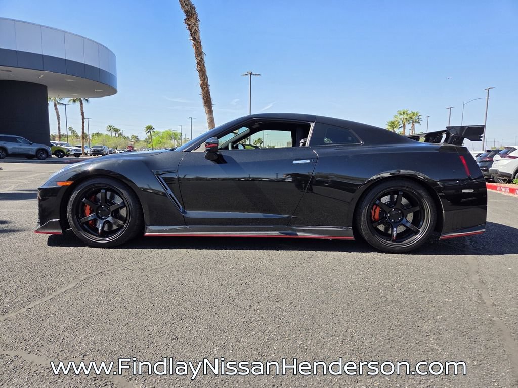 Used 2018 Nissan GT-R NISMO AWD/4WD image 3
