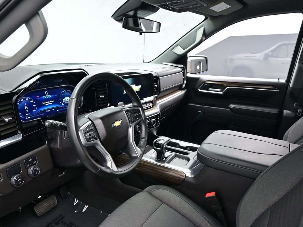 Used 2025 Chevrolet Silverado 1500 LT w/ LPO, Dark Essentials Package RWD image 8