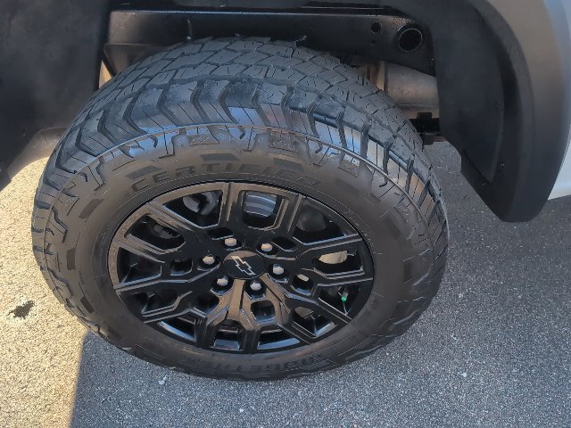 Used 2023 Chevrolet Colorado Trail Boss w/ Technology Package AWD/4WD image 14