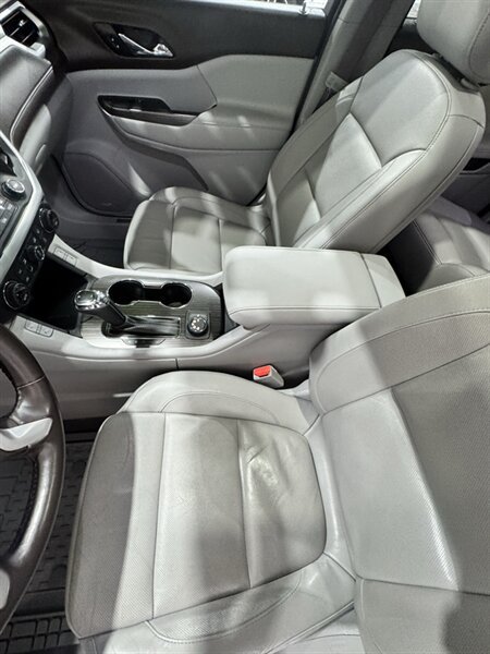 Used 2017 GMC Acadia SLT AWD/4WD image 8
