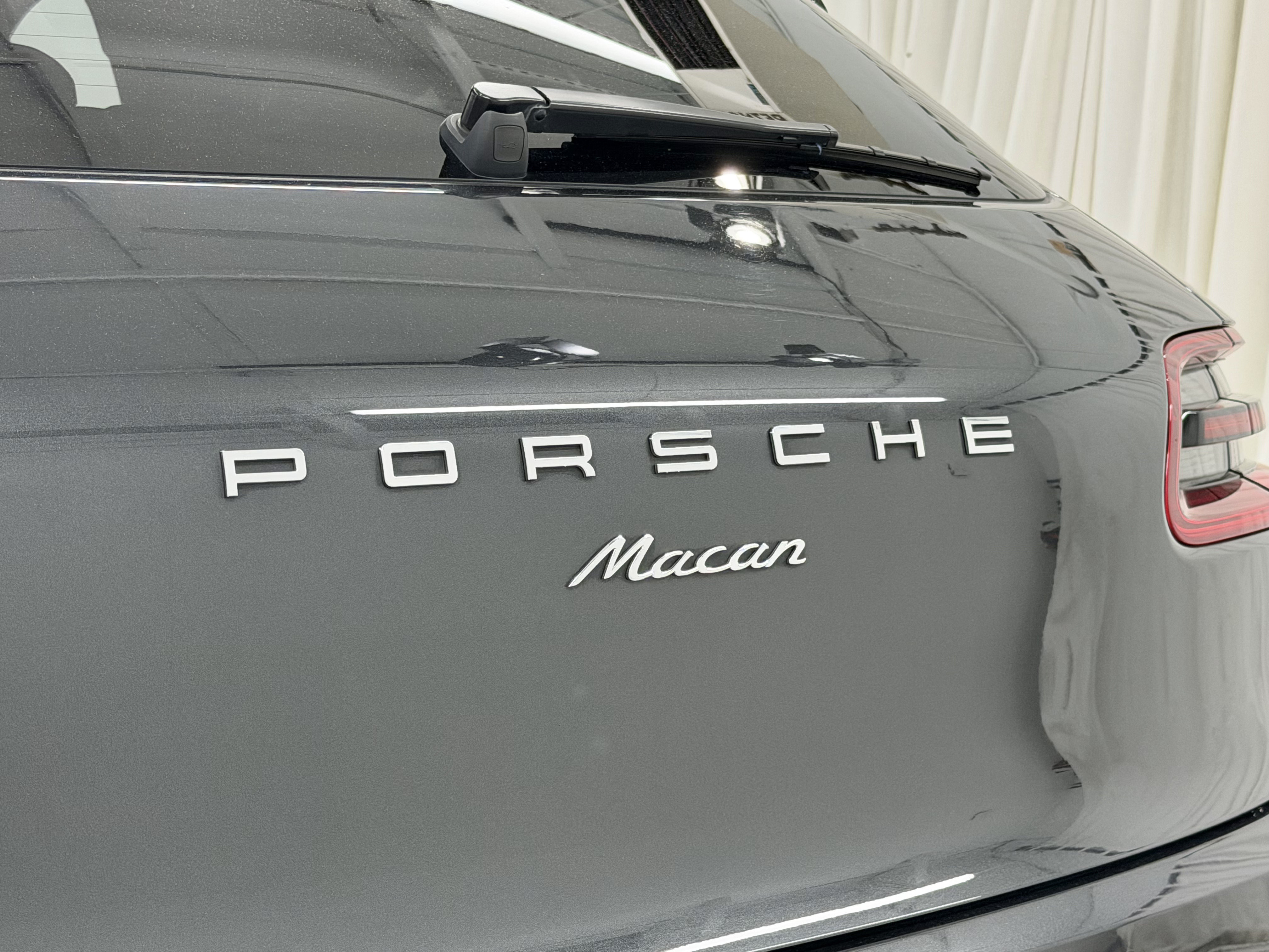 Certified 2018 Porsche Macan AWD/4WD image 64