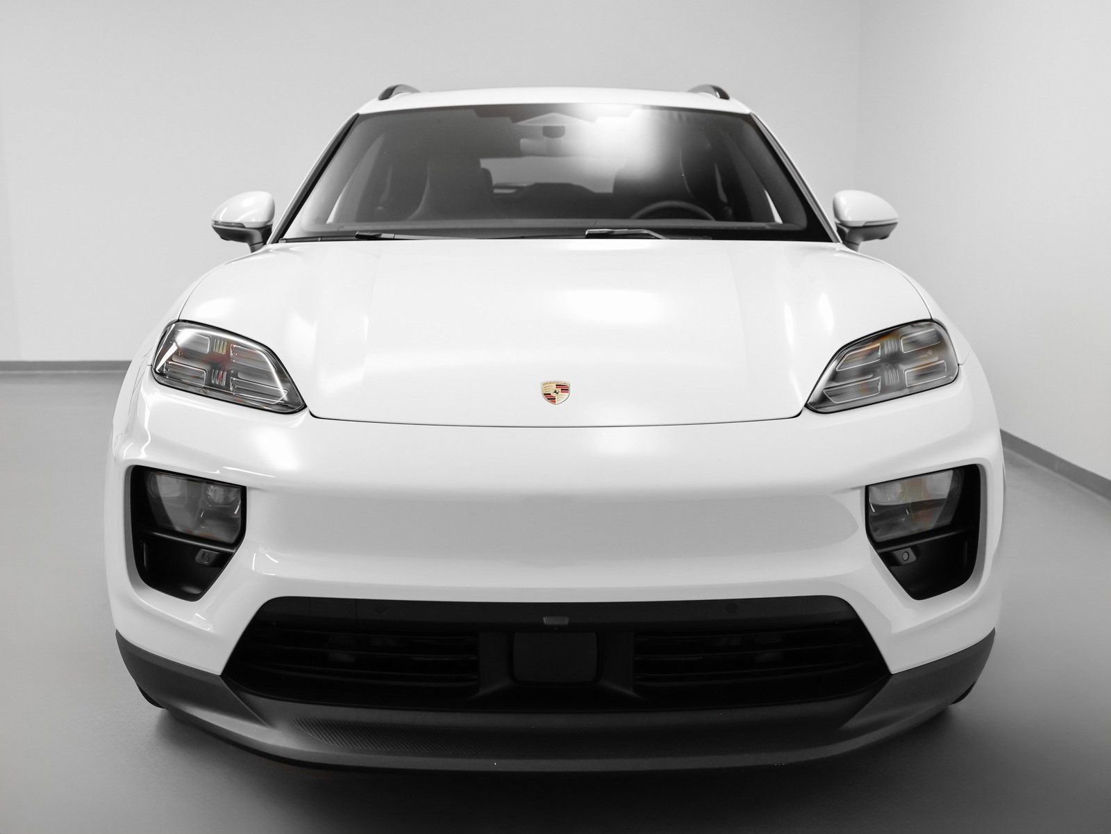 Certified 2025 Porsche Macan 4S Electric image 8
