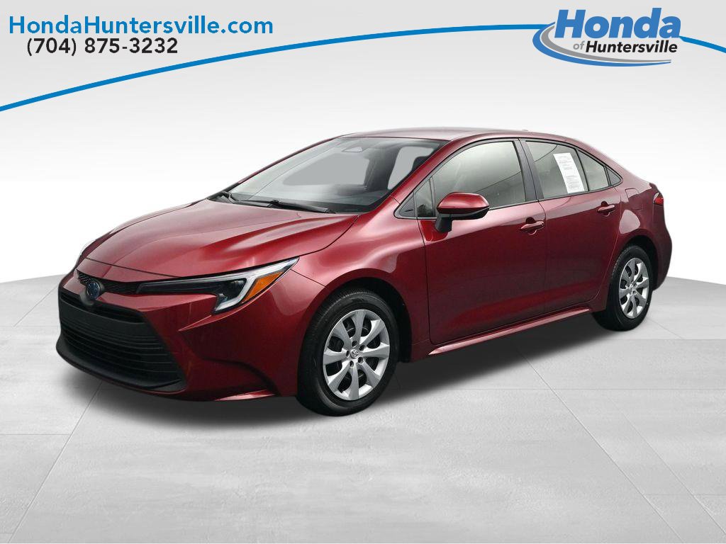 Used 2025 Toyota Corolla LE FWD image 3