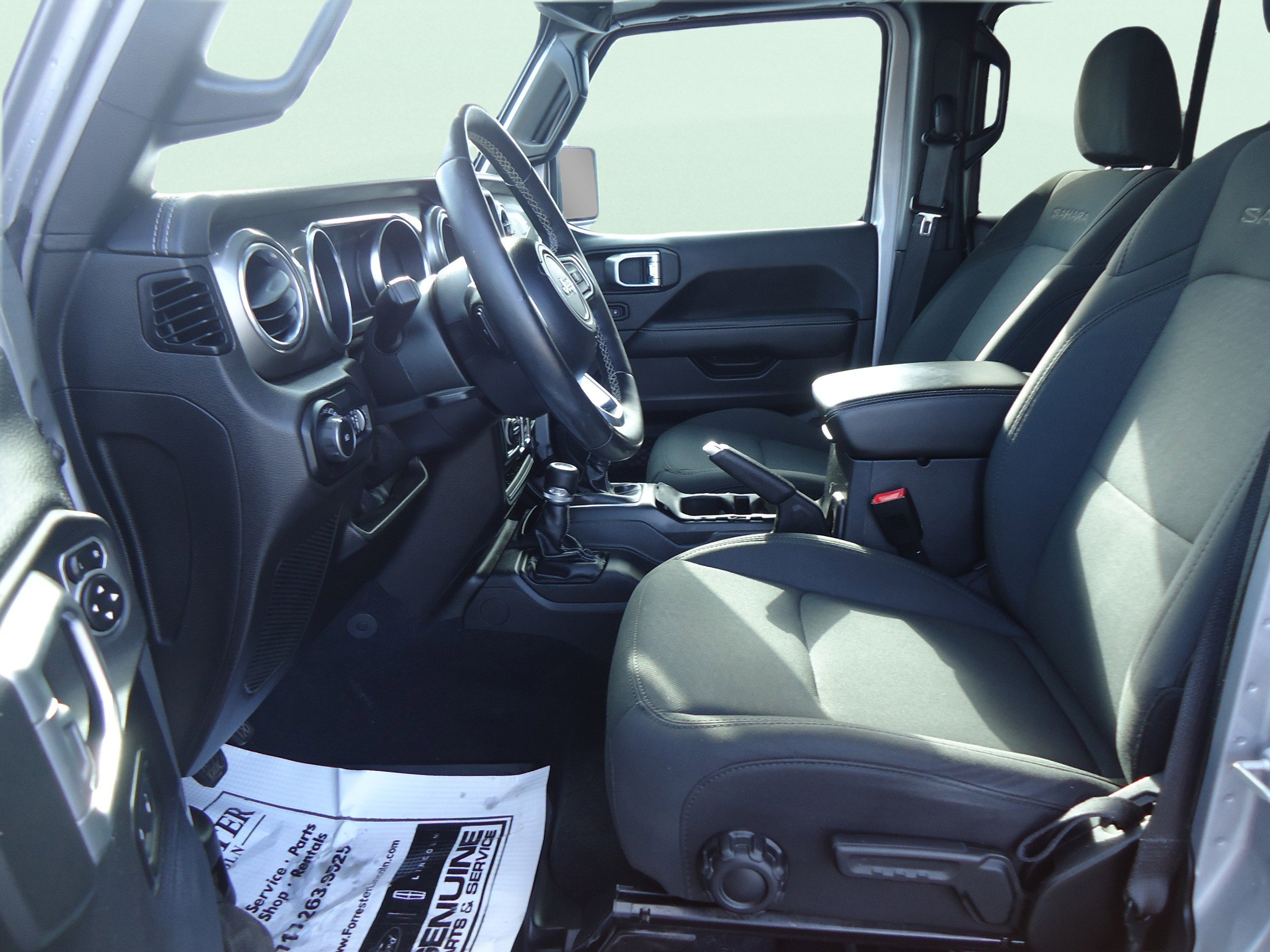 Used 2019 Jeep Wrangler Unlimited Sahara w/ Dual Top Group AWD/4WD image 22