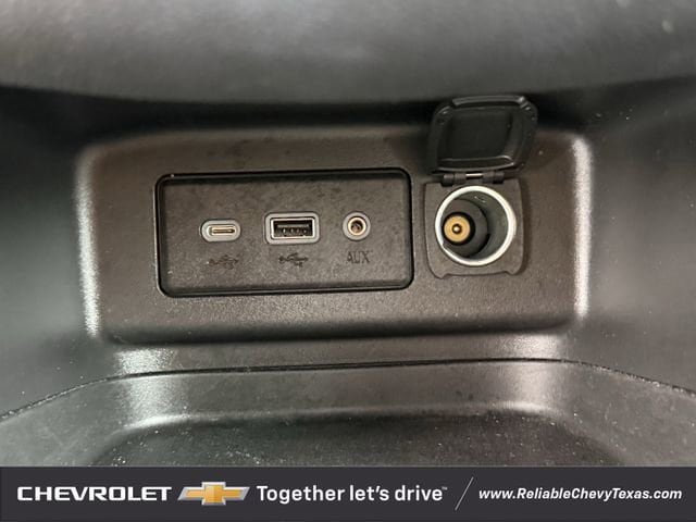 Used 2023 Chevrolet Equinox RS w/ LPO, Cargo Package FWD image 21