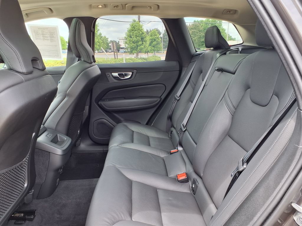 Certified 2025 Volvo XC60 B5 Plus AWD/4WD image 18