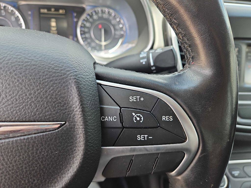 Used 2015 Chrysler 200 Limited w/ Convenience Group image 18