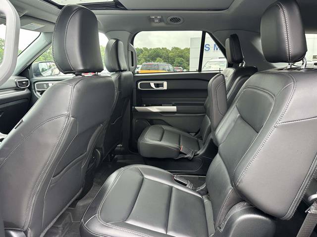 Used 2023 Ford Explorer XLT w/ Equipment Group 202A AWD/4WD image 31