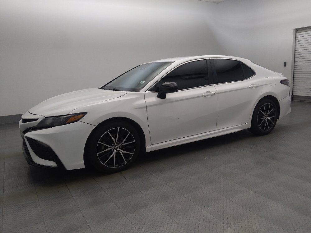 Used 2021 Toyota Camry SE w/ Carpet Mat Package (TMS) FWD image 2
