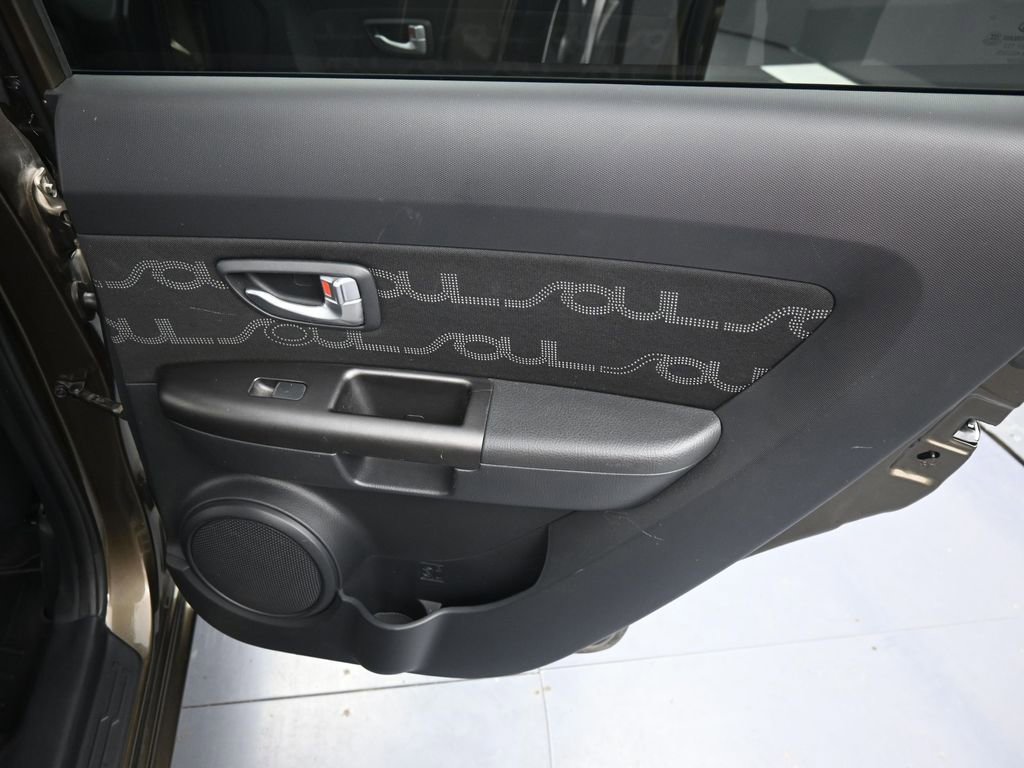 Used 2013 Kia Soul + image 23