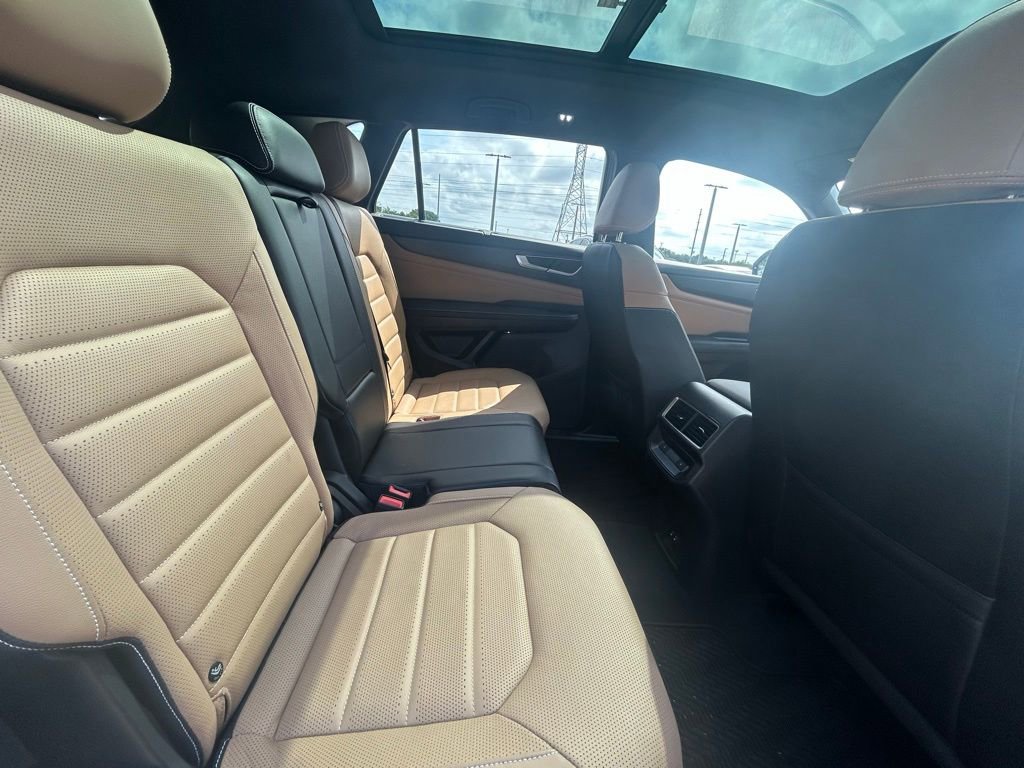 Certified 2024 Volkswagen Atlas Cross Sport SEL R-Line image 44