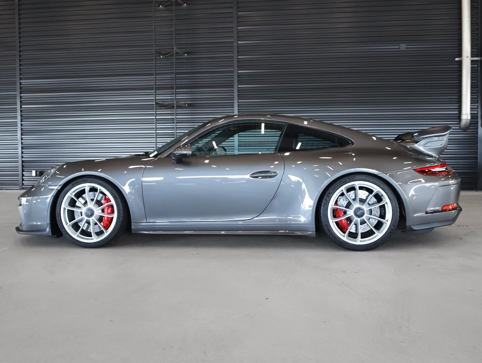 Used 2018 Porsche 911 GT3 RWD image 2