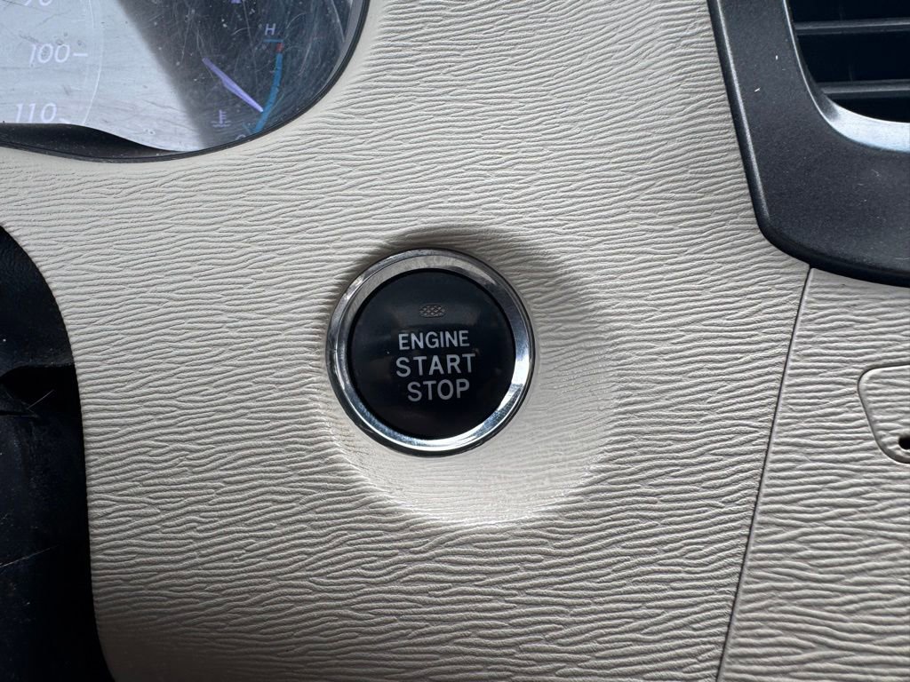 Used 2014 Toyota Sienna XLE FWD image 19
