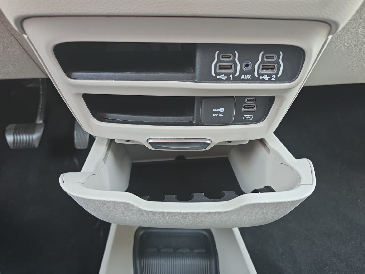 Used 2022 Chrysler Pacifica Touring-L FWD image 25