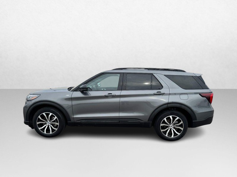 Used 2025 Ford Explorer ST-Line AWD/4WD image 8