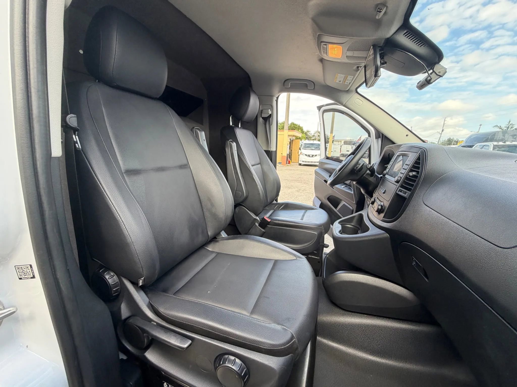 Used 2023 Mercedes-Benz Metris image 18
