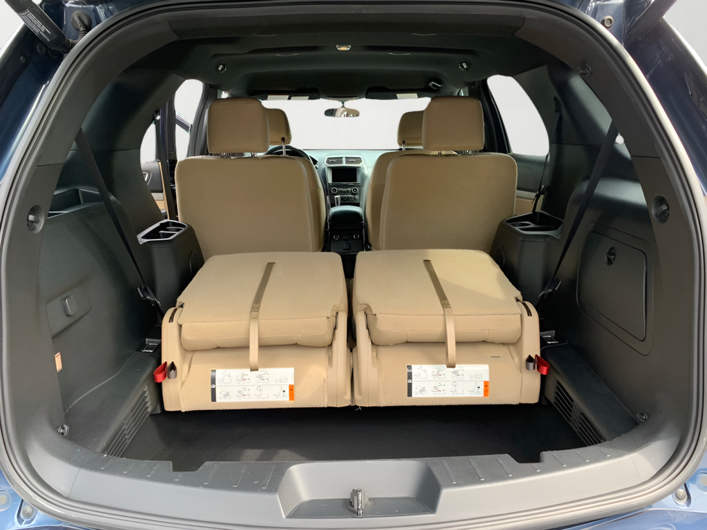 Used 2017 Ford Explorer XLT w/ Equipment Group 202A FWD image 45