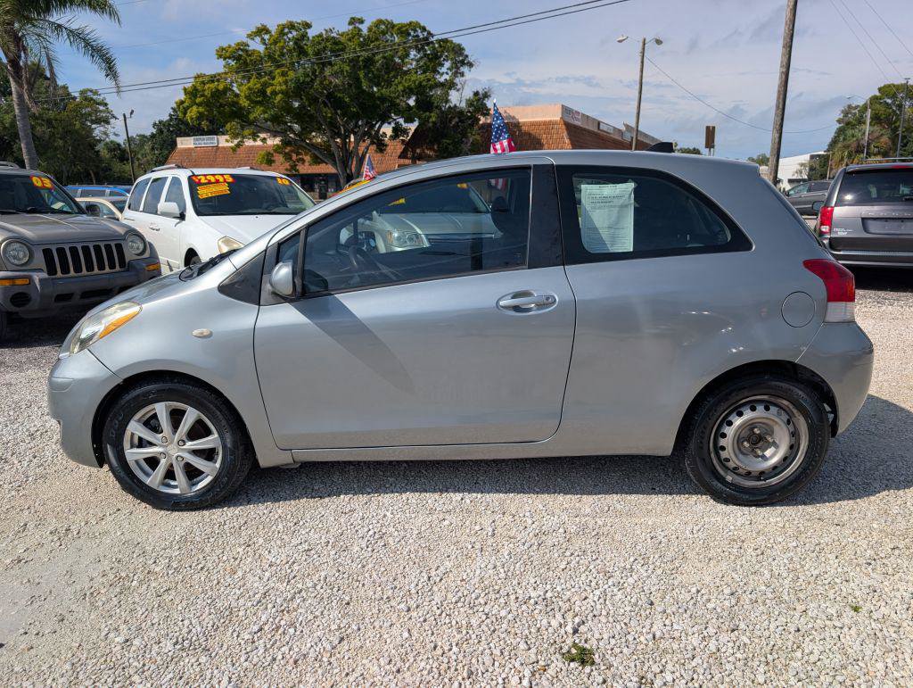 Used 2009 Toyota Yaris 2-Door Hatchback FWD image 8