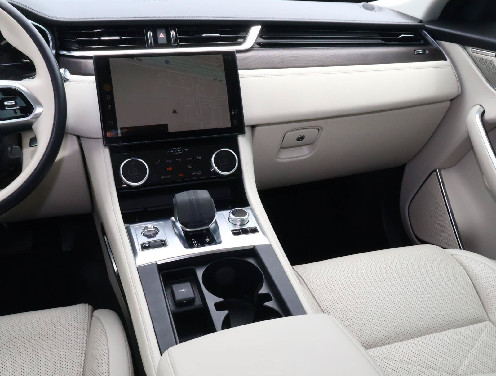 Used 2023 Jaguar F-PACE S AWD/4WD image 11