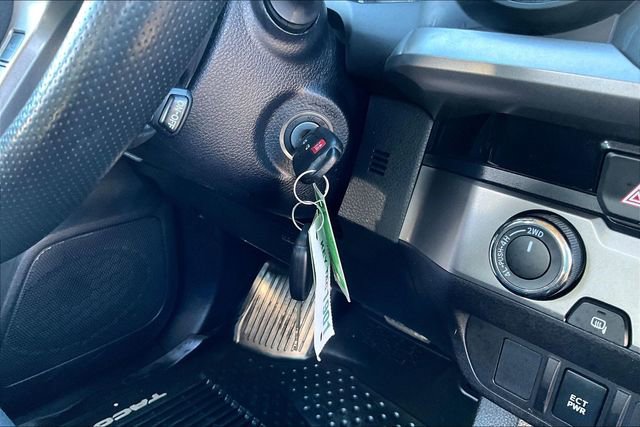 Used 2018 Toyota Tacoma SR5 AWD/4WD image 34