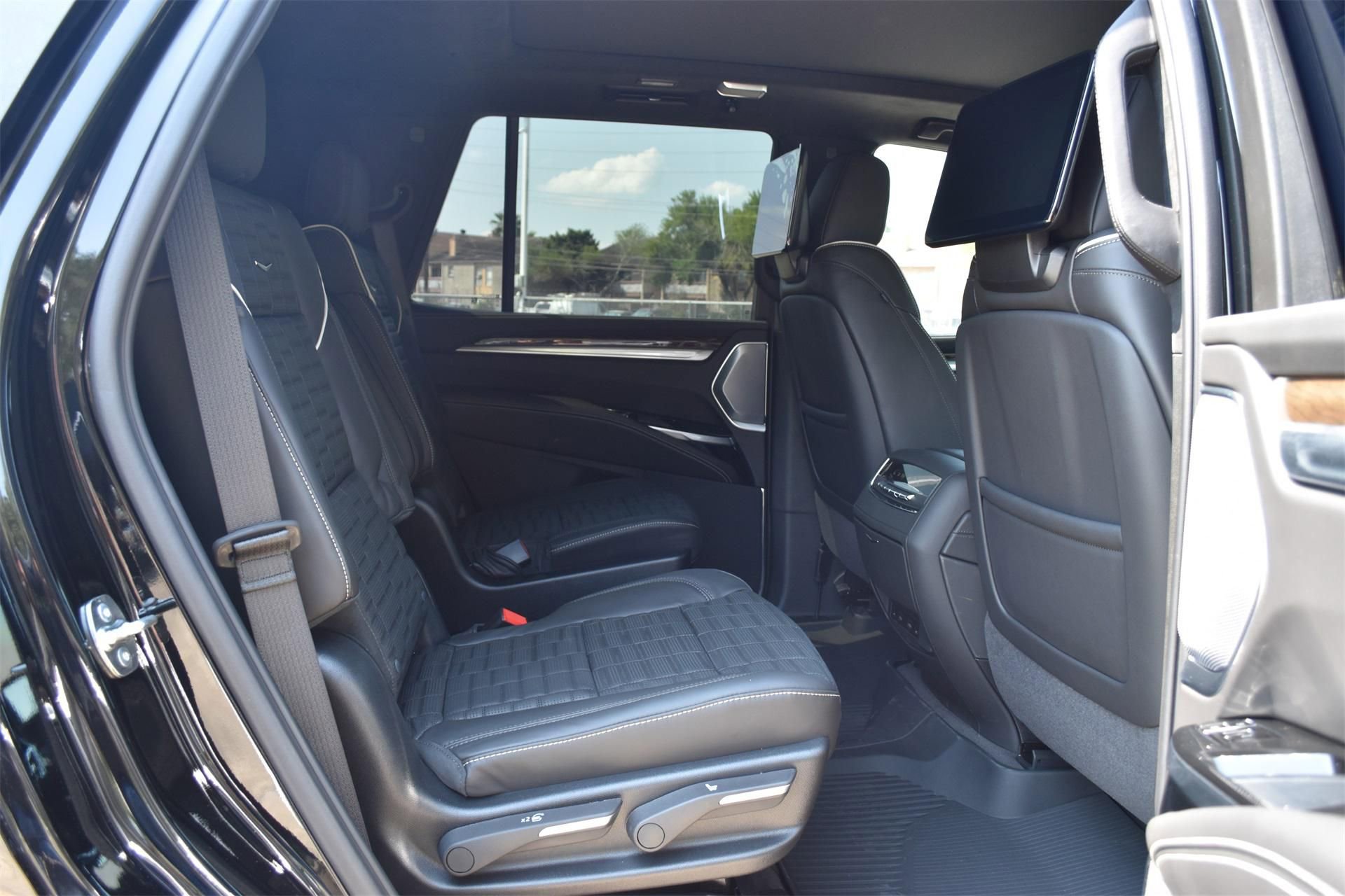New 2025 Cadillac Escalade Premium Luxury Platinum w/ LPO, Floor Liner Package image 25
