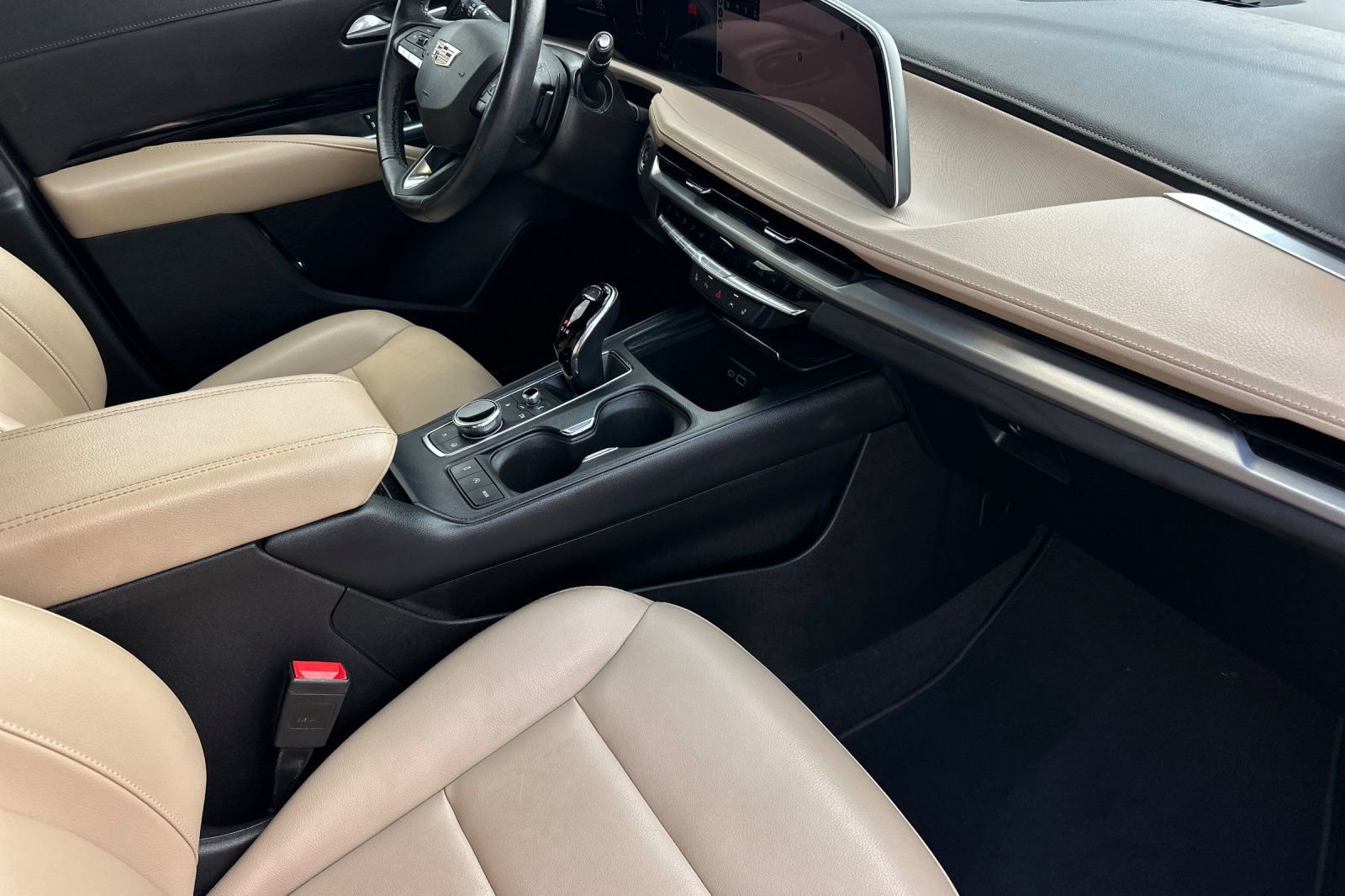 Used 2024 Cadillac XT4 Luxury w/ Cold Weather Package image 20