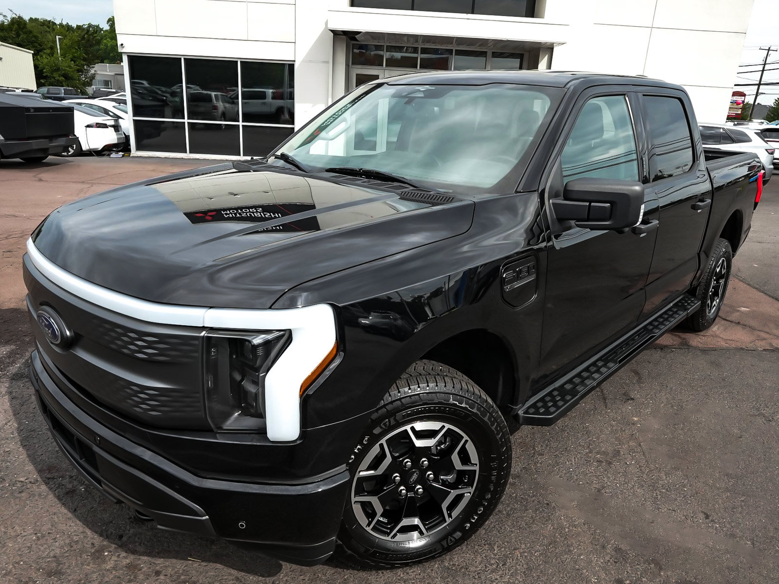 Used 2023 Ford F150 Lightning XLT AWD/4WD image 8