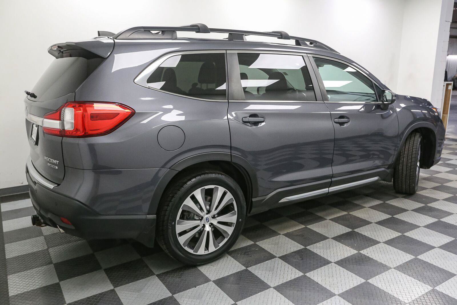Used 2022 Subaru Ascent Limited w/ Technology Package AWD/4WD image 8