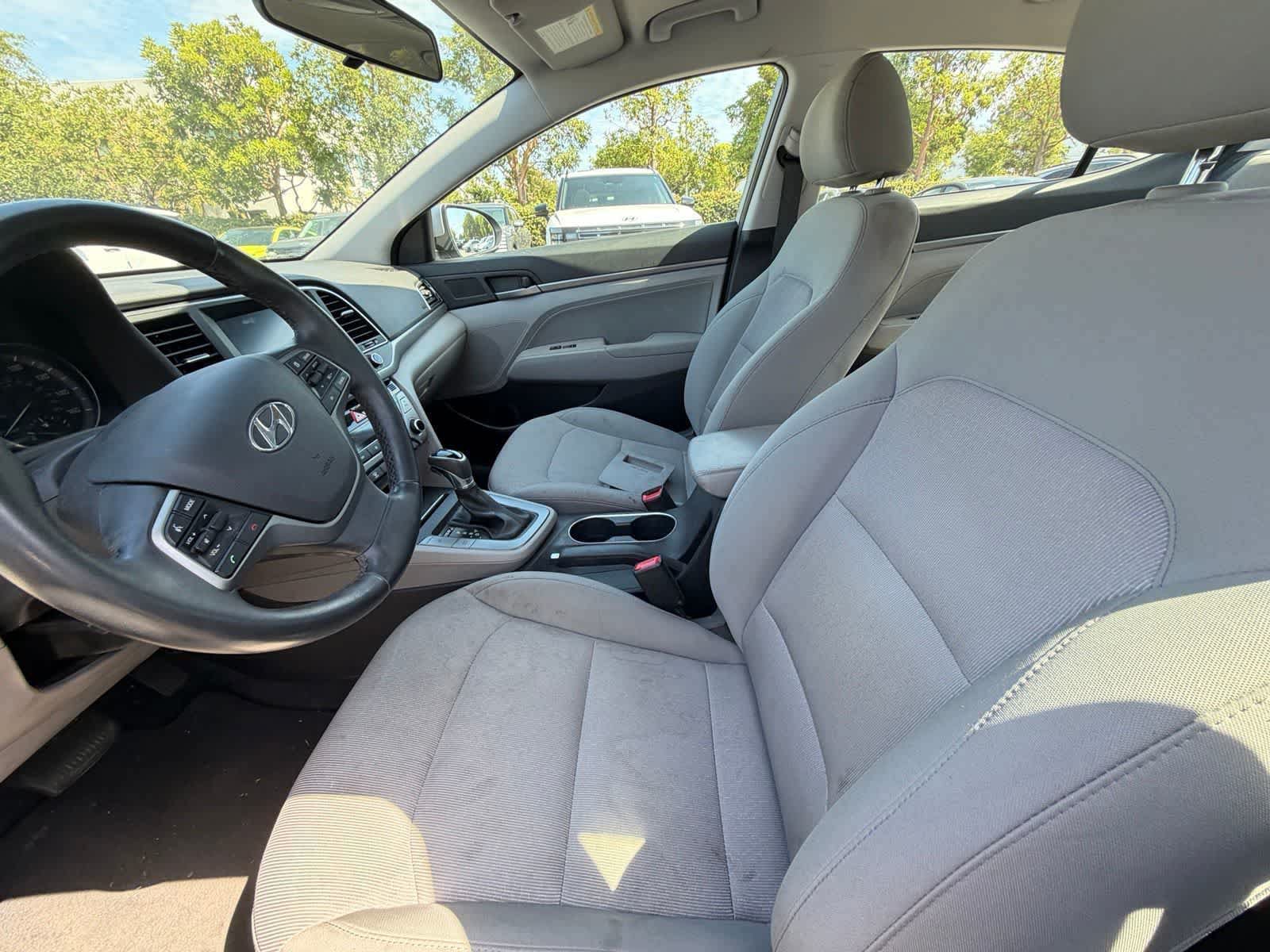 Used 2017 Hyundai Elantra SE w/ SE A/T Tech Package 03 FWD image 3