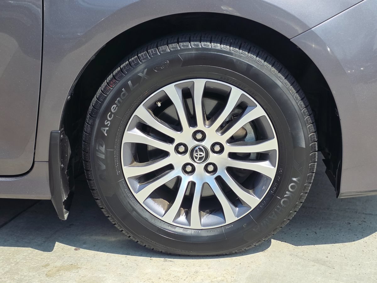 Used 2019 Toyota Sienna XLE w/ XLE Navigation Package FWD image 13