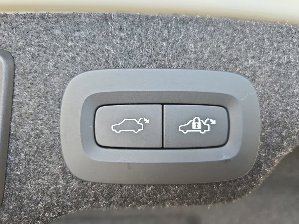 Used 2023 Volvo S90 B6 Ultimate w/ Protection Package Premier image 14