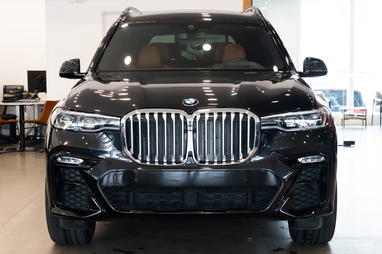 Used 2022 BMW X7 xDrive40i w/ M Sport Package image 2