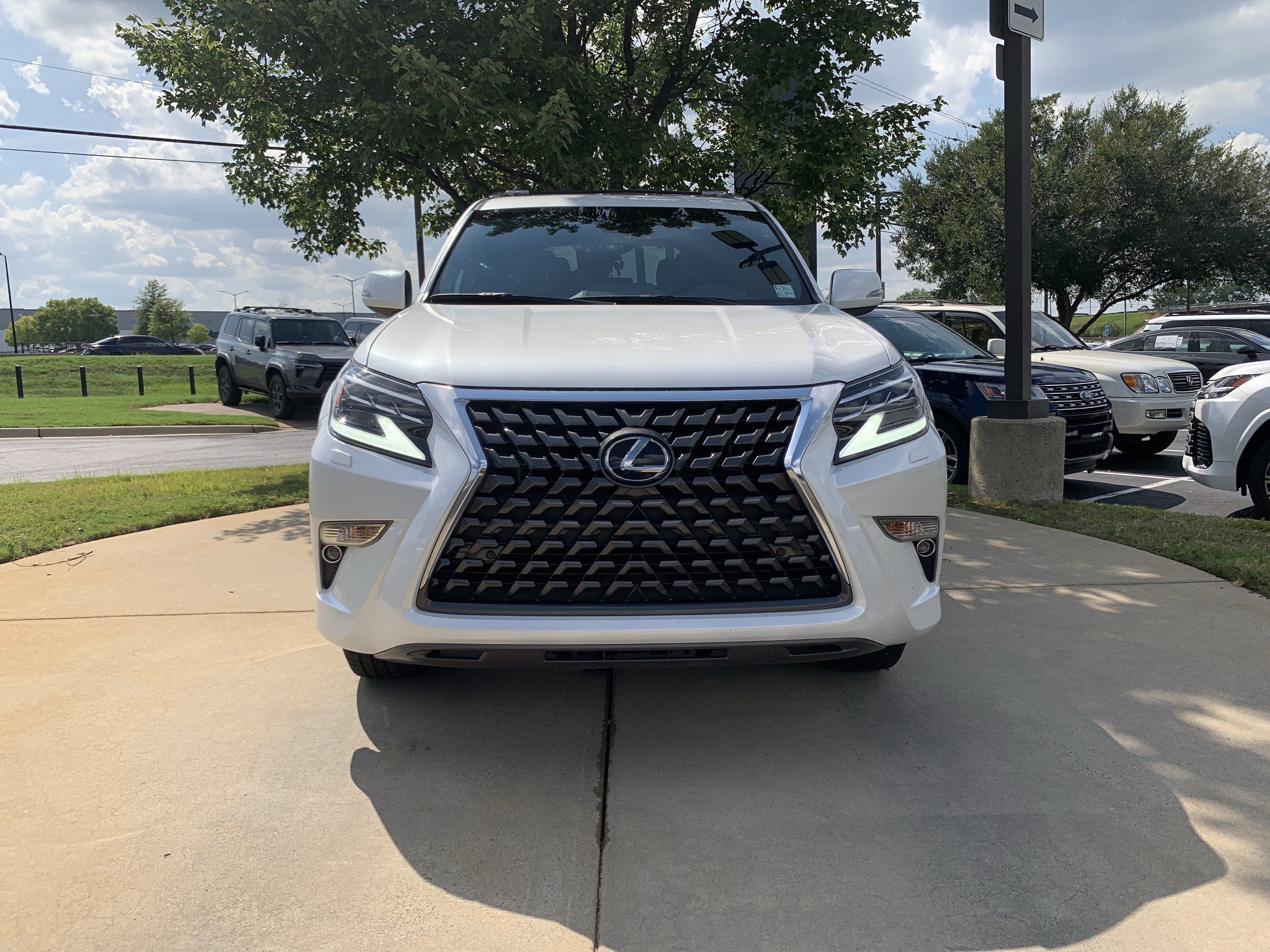 Used 2023 Lexus GX 460 Premium w/ Premium Package AWD/4WD image 3