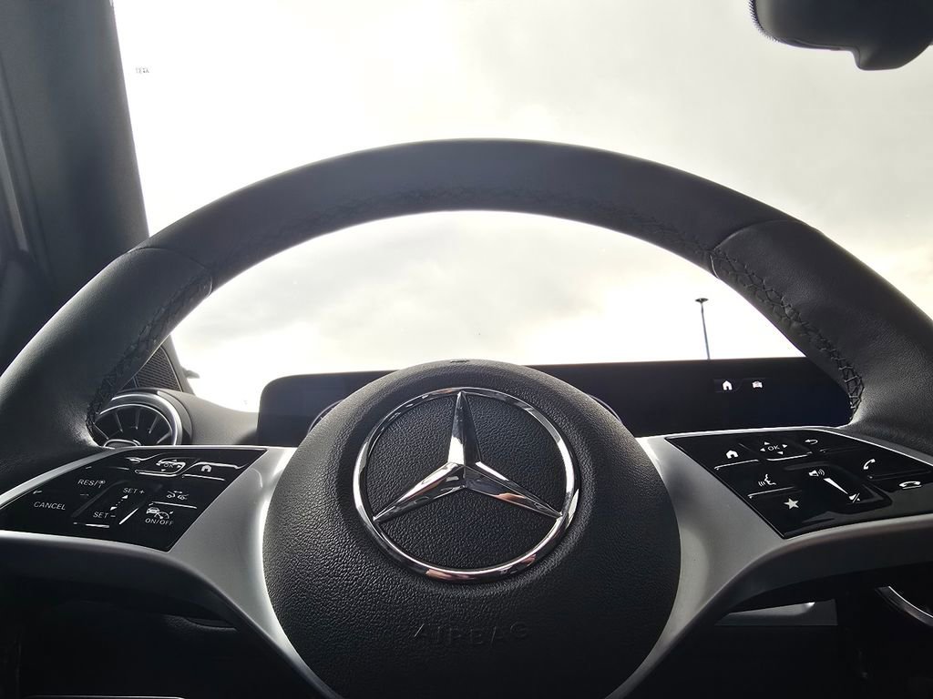 Certified 2025 Mercedes-Benz GLB 250 4MATIC image 27