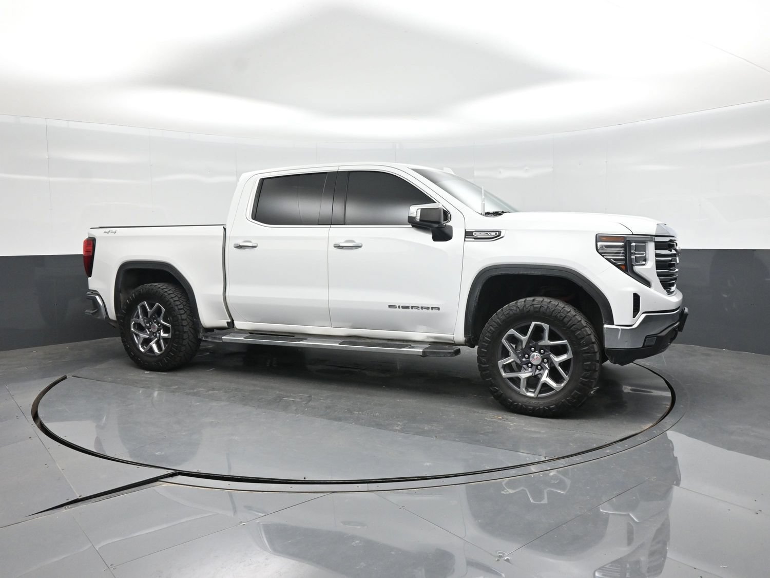 Used 2022 GMC Sierra 1500 SLT w/ SLT Convenience Package AWD/4WD image 12