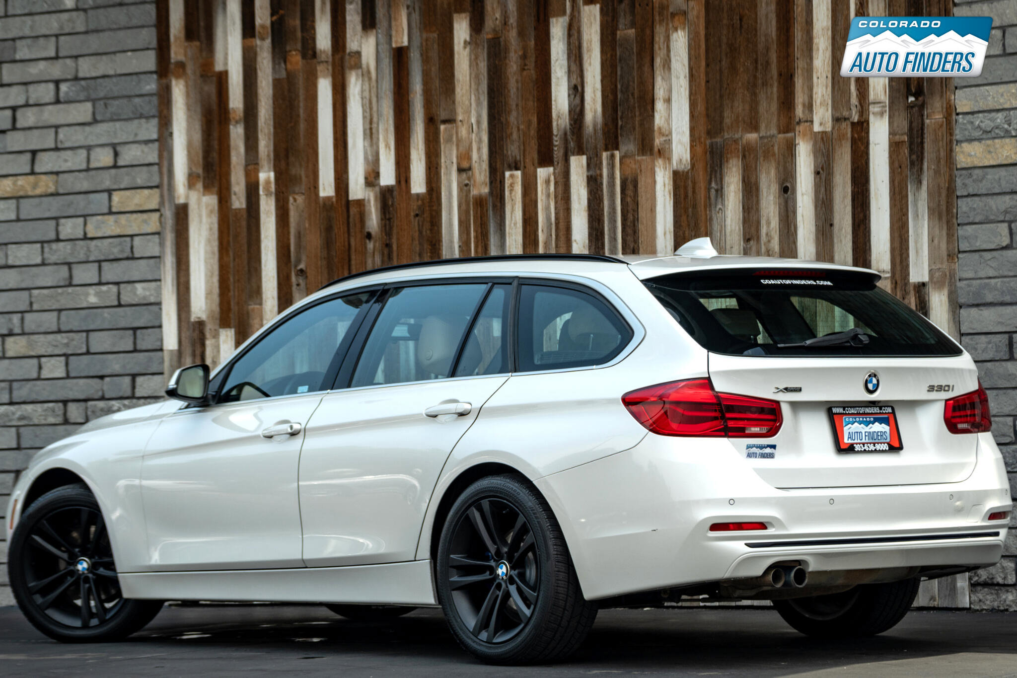 Used 2017 BMW 330i xDrive Wagon image 4