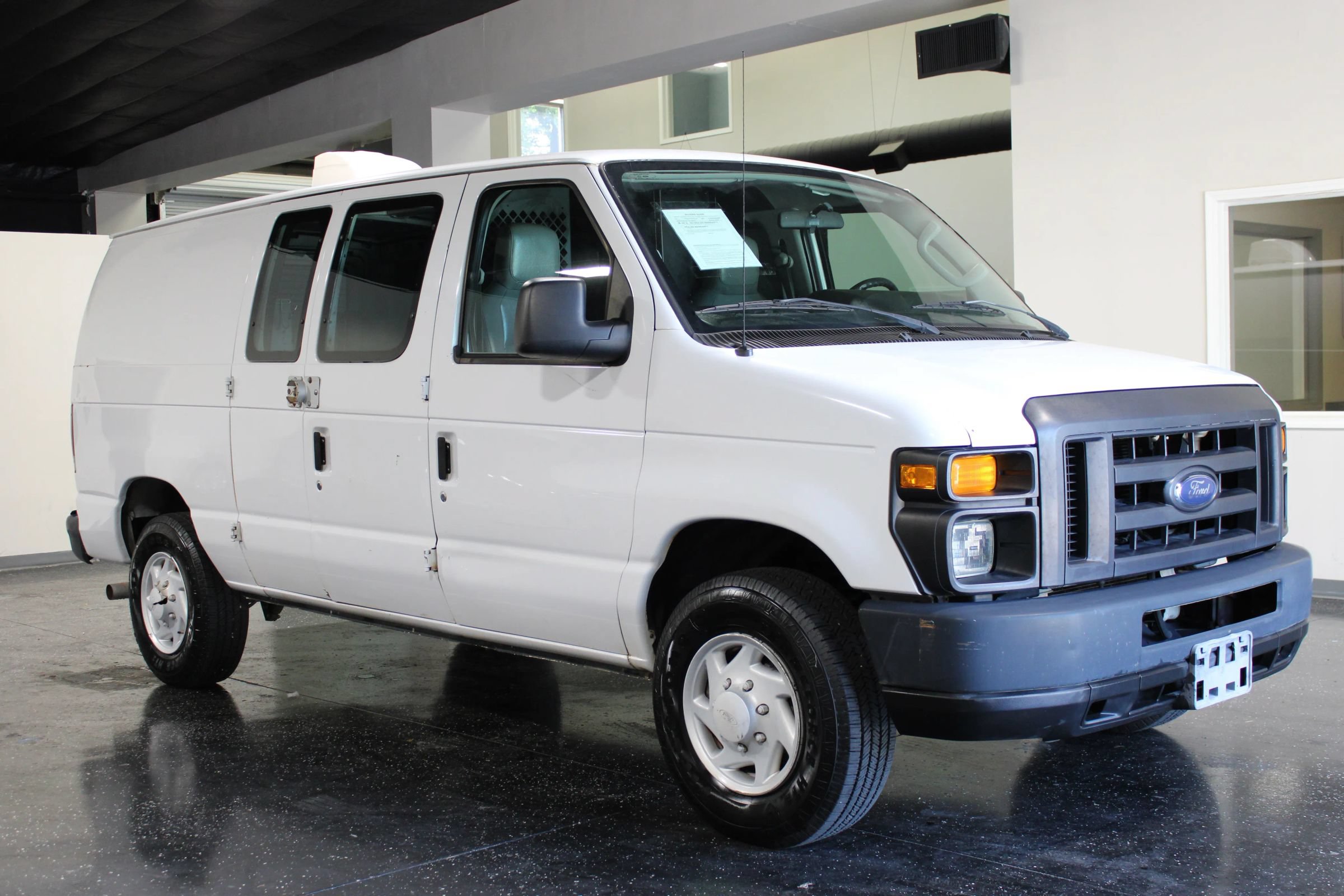 Used 2009 Ford E-350 and Econoline 350 Super Duty RWD image 1