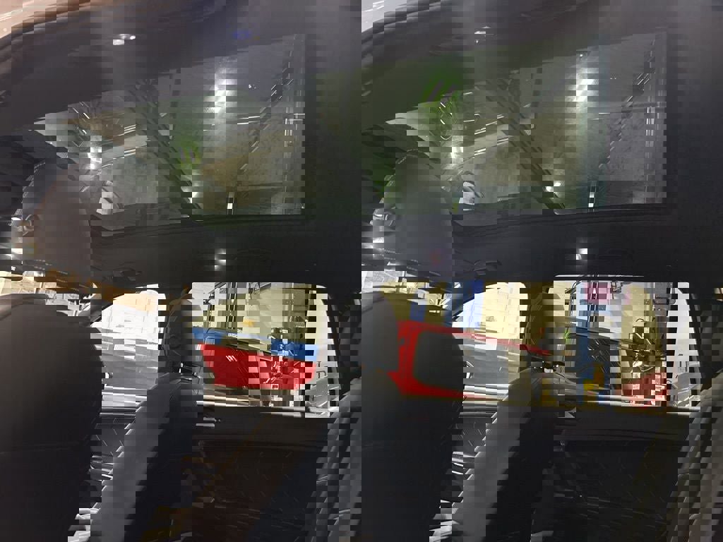 Used 2022 Volkswagen Tiguan SEL R-Line image 20