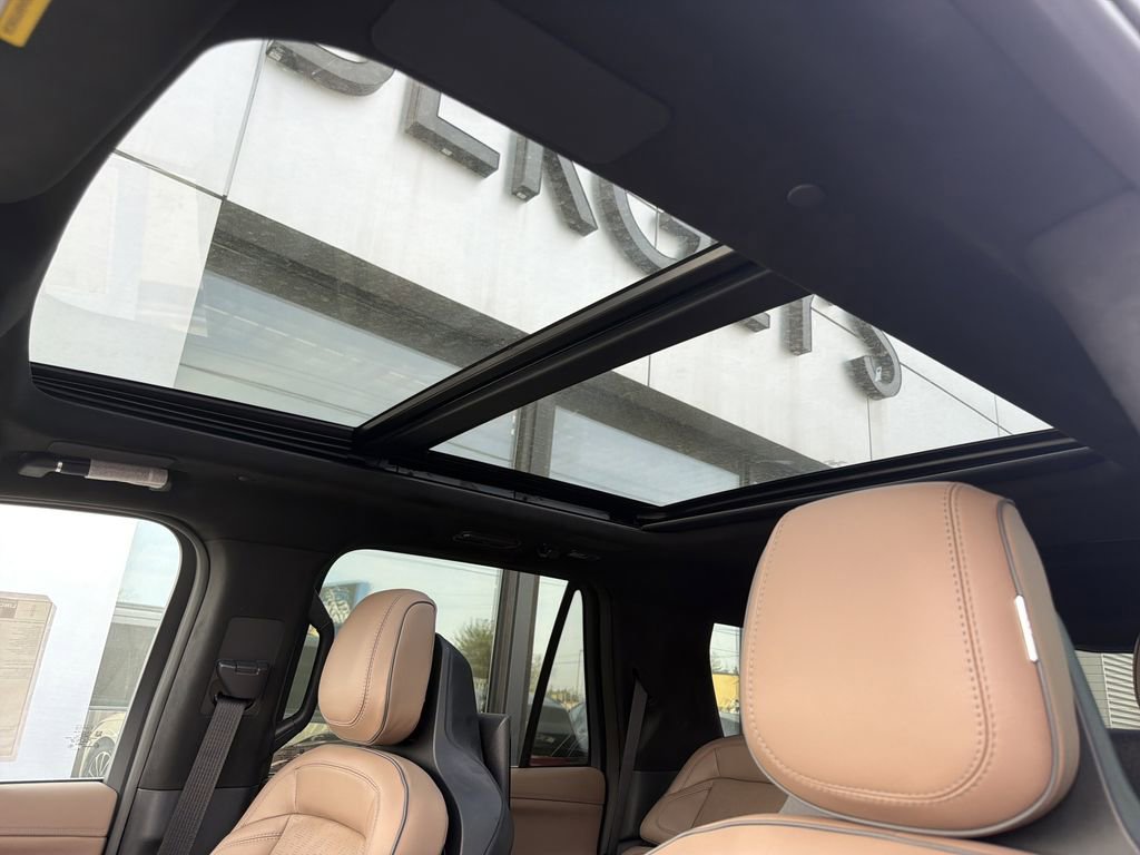 New 2025 Lincoln Navigator Black Label AWD/4WD image 11