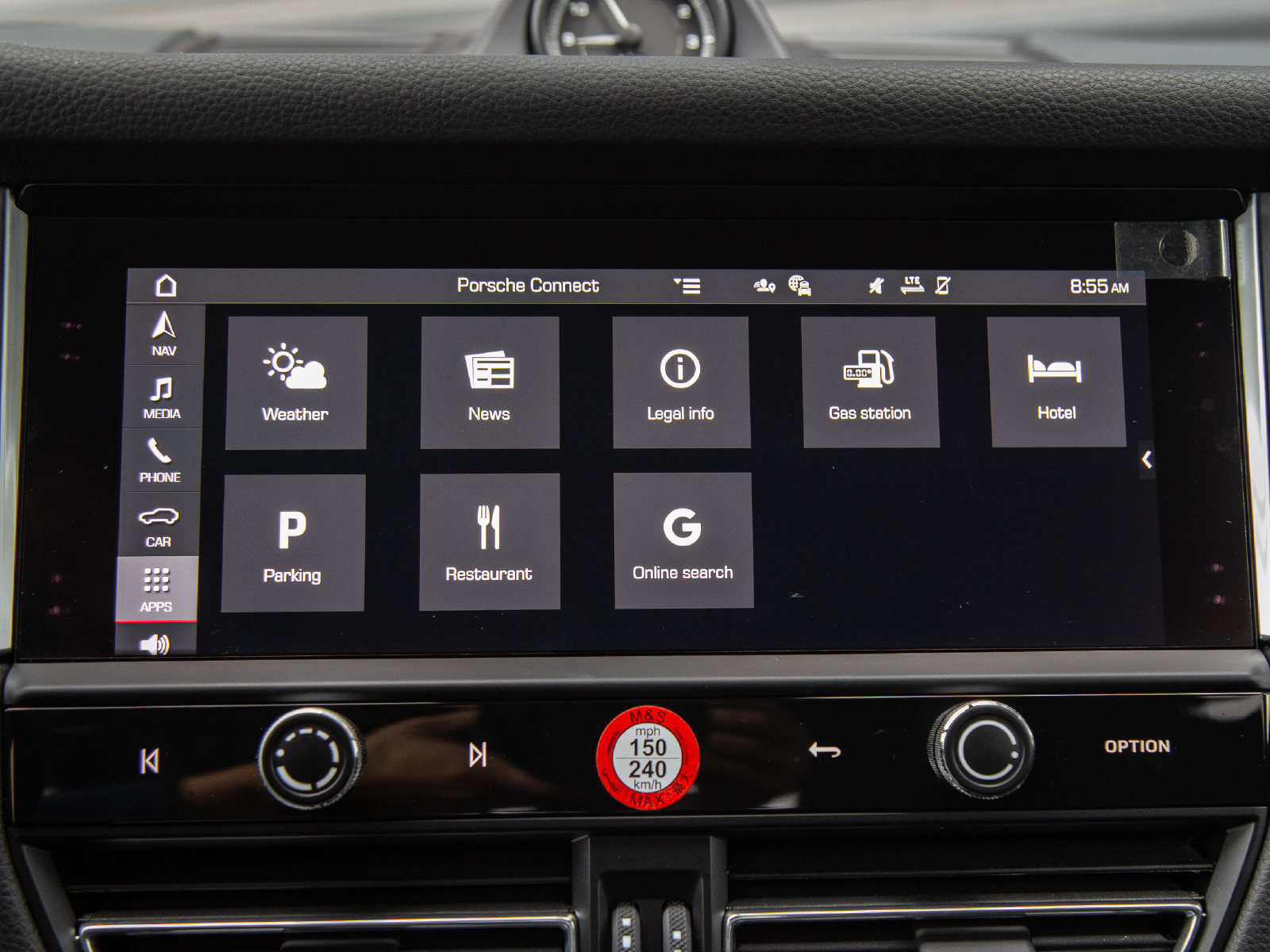 Certified 2024 Porsche Macan AWD/4WD image 18