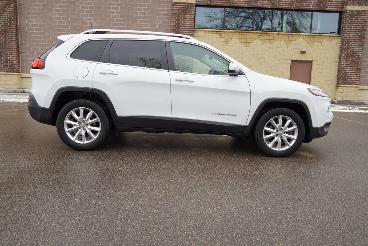 Used 2017 Jeep Cherokee Limited image 5