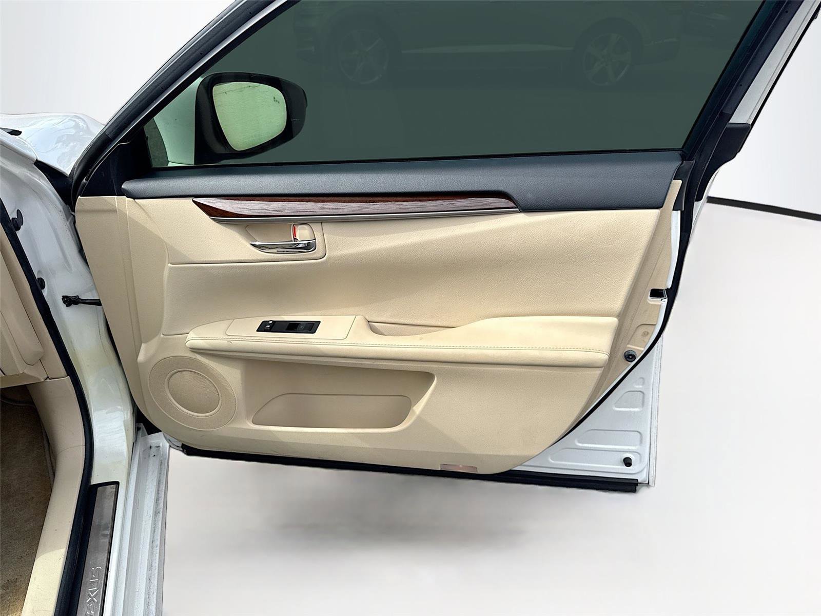 Used 2015 Lexus ES 350 w/ Luxury Package FWD image 11