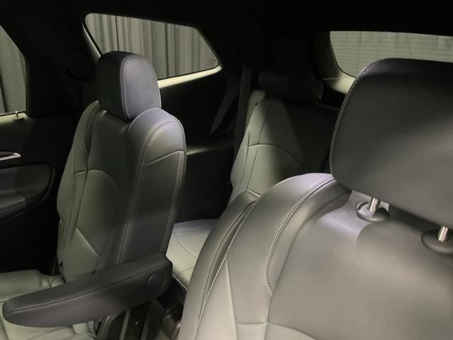 Used 2023 Buick Enclave Essence image 12