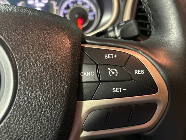 Used 2017 Jeep Cherokee Latitude w/ True North Edition AWD/4WD image 18